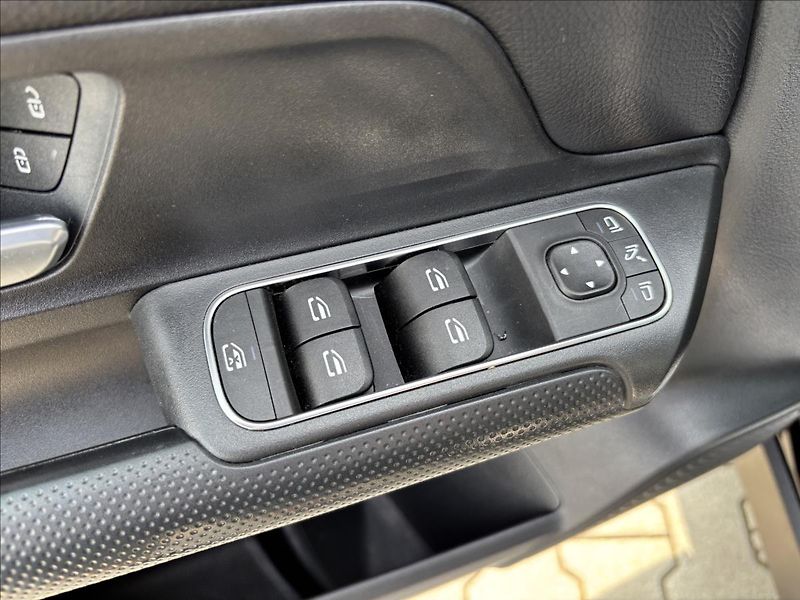 Mercedes-Benz GLB 2,0 200d 110kW 4Matic DCT - fotka 23 z 52