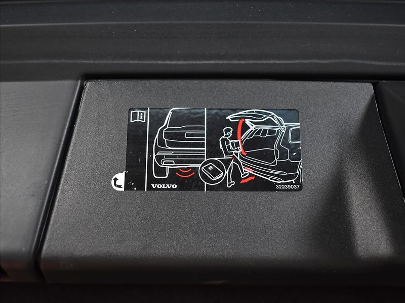 Volvo V90 2,0 CC PRO B4 AWD - fotka 11 z 24