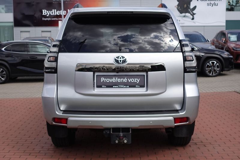 Toyota Land Cruiser 2.8 D-4D Executive Family 7mís - fotka 5 z 38