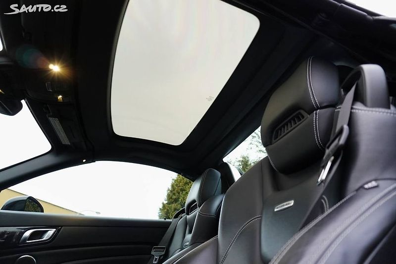 Mercedes-Benz SLK (2012) 55 AMG V8 310KW MAGIC SKY - fotka 19 z 24