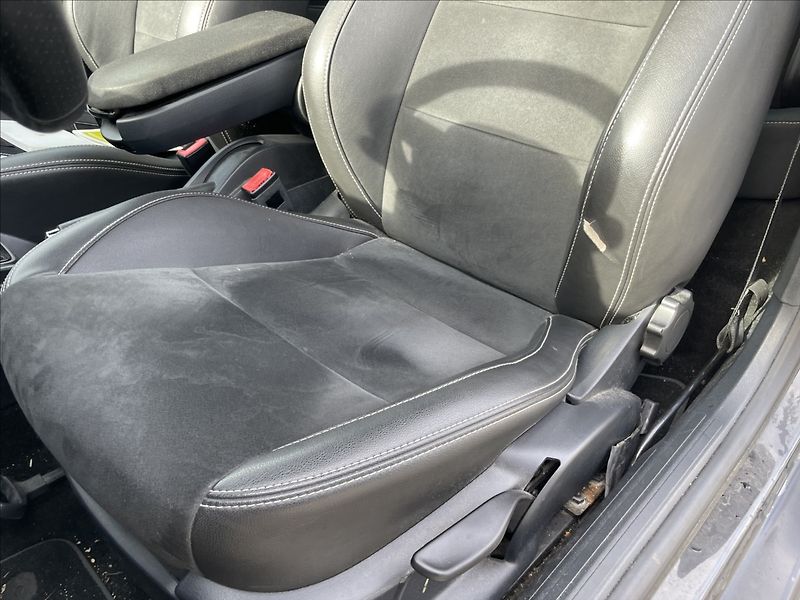 Seat Ibiza 1,4 TSI FR 135kw Automat DPH - fotka 19 z 38