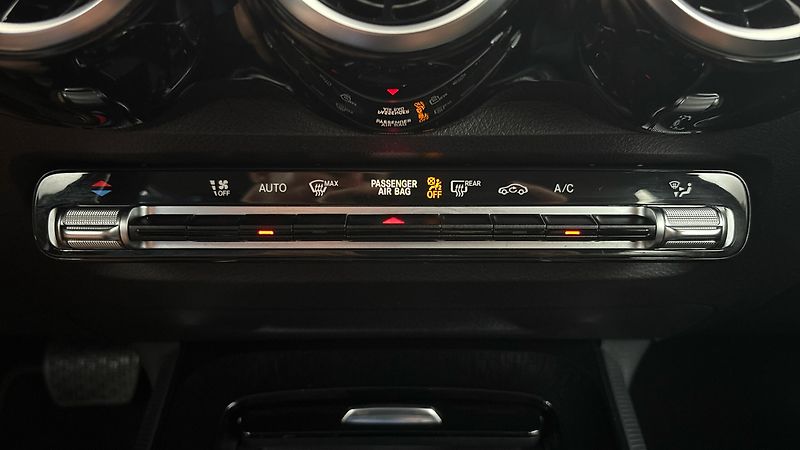 Mercedes-Benz GLB 200d AUT 4MATIC - fotka 13 z 25