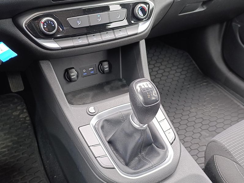 Hyundai i30 START 1.4 73kW ČR 1.MAJITEL - fotka 22 z 28