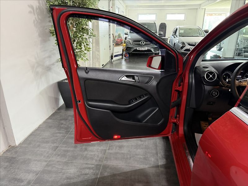 Mercedes-Benz Třídy B 1,8   CDi BI-XEN NAVI VÝHŘEV - fotka 6 z 40