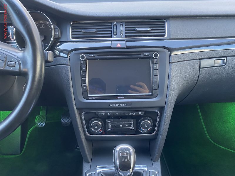 Škoda Superb (2011) 1.4 TSi, Elegance, TZ - fotka 17 z 17