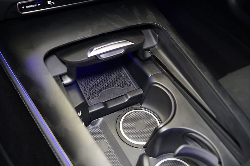 Mercedes-Benz Třídy E 220d 4MATIC AMG, Pano, Tažné - fotka 44 z 49