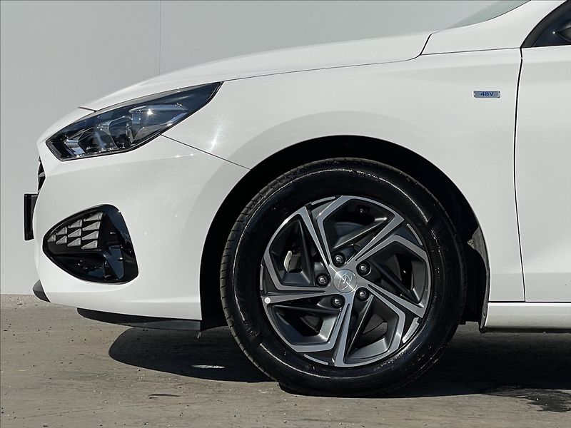 Hyundai i30 1,5 T-GDI Combi Comfort PDC - fotka 19 z 23