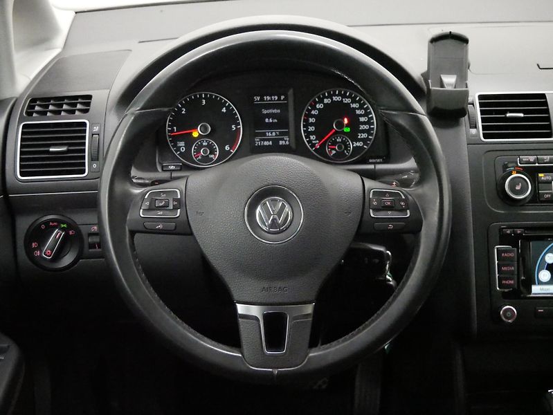 Volkswagen Touran - fotka 18 z 26