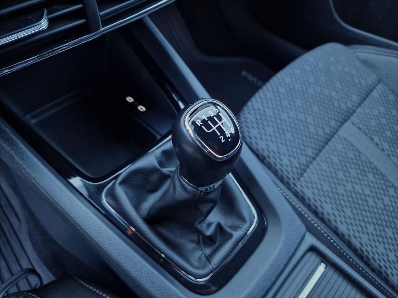 Škoda Octavia 2.0 TDI Style Tažné,ČR,1.Maj. - fotka 36 z 50