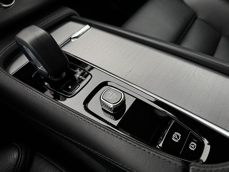 Volvo XC90 B5 AWD PLUS BRIGHT AUT CZ - fotka 33 z 53