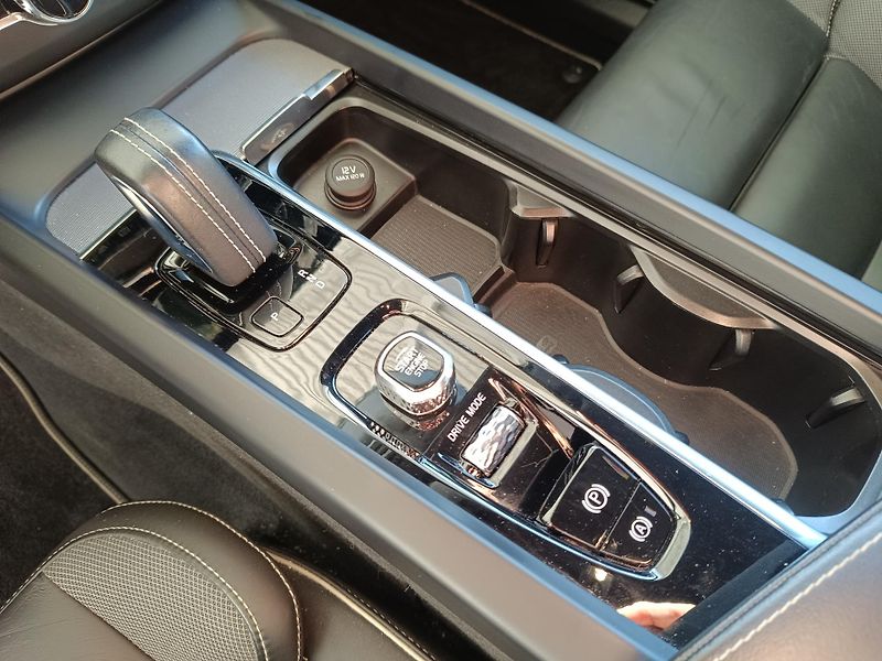 Volvo XC60 (2020) 2.0 B5 AWD 173kW R-Design AT - fotka 14 z 20