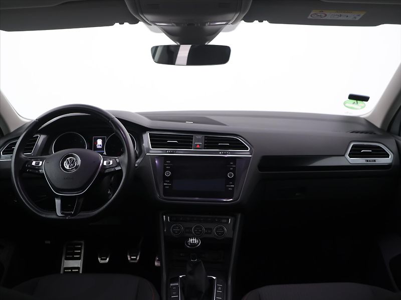 Volkswagen Tiguan 1,4 TSI Sound edice matrix pan - fotka 23 z 31