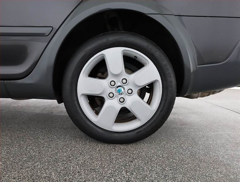 Škoda Octavia (2007) Scout 2.0, 4X4, Tempomat - fotka 16 z 16