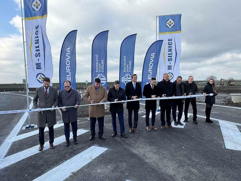 ŘSD ve čtvrtek kompletně otevřelo 3,2 kilometru dlouhý úsek dálnice D35 Křelov – Slavonín II. etapa, 20. listopadu 2025