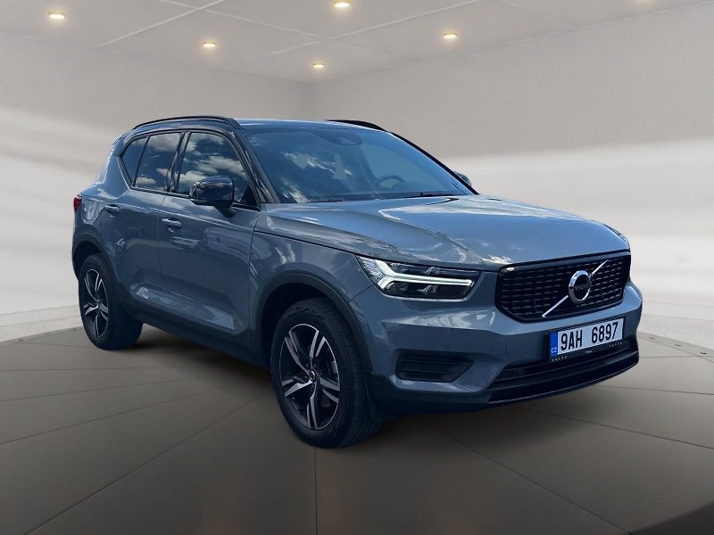 Volvo XC40 (2022) R-DESIGN B4 145kW AWD TAŽNÉ CZ - fotka 3 z 11
