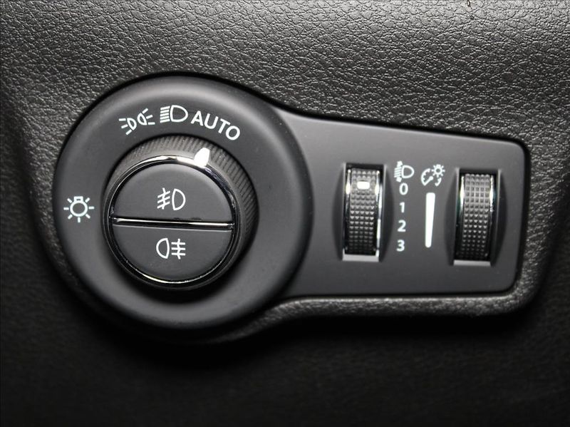 Jeep Compass 1,6 Mjet 130k. 5L-Zár. 21tkm! - fotka 18 z 24