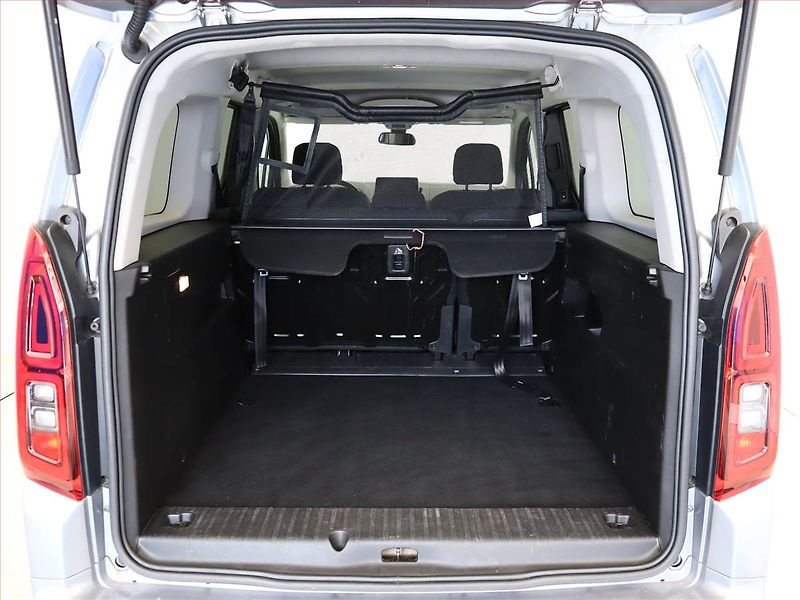 Opel Combo (2022) Maxi Edition 1.5 CDTI, 5Míst - fotka 12 z 19