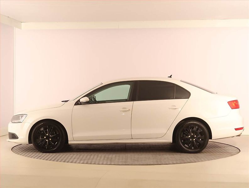 Volkswagen Jetta (2011) 1.6 TDI, Park. senzory - fotka 3 z 15