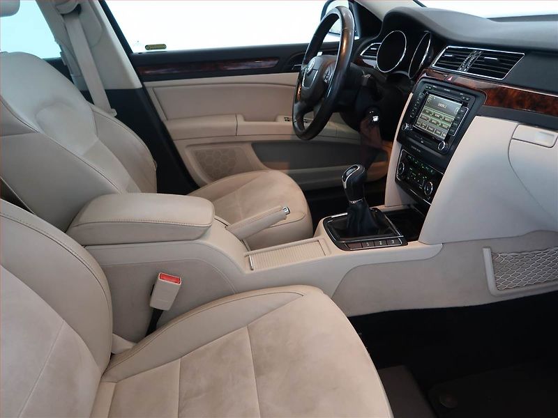 Škoda Superb (2009) Elegance 2.0 TDI, 4X4, Navi - fotka 8 z 12