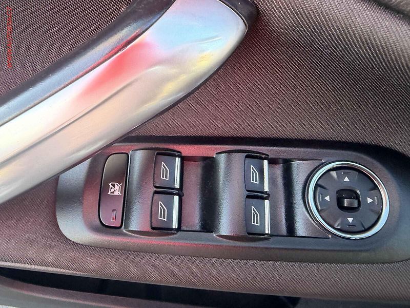 Ford Mondeo (2011) 2.0 TDCi, Titanium - fotka 11 z 16