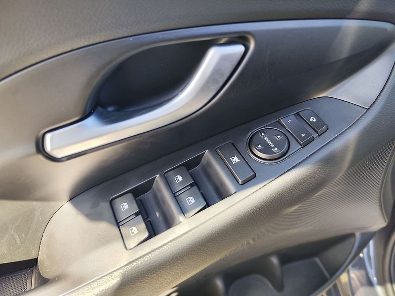 Hyundai i30 1.5 T-GDI/103kW N-Line DCT - fotka 33 z 35