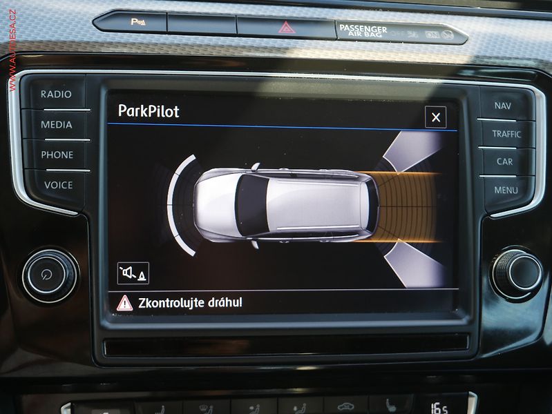 Volkswagen Passat (2016) 2.0 TDi, DSG - fotka 12 z 18