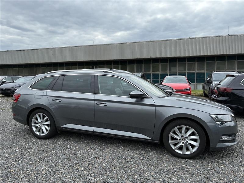 Škoda Superb 2,0 STYLE,PANORAMA,TAŽNÉ,LED - fotka 8 z 36
