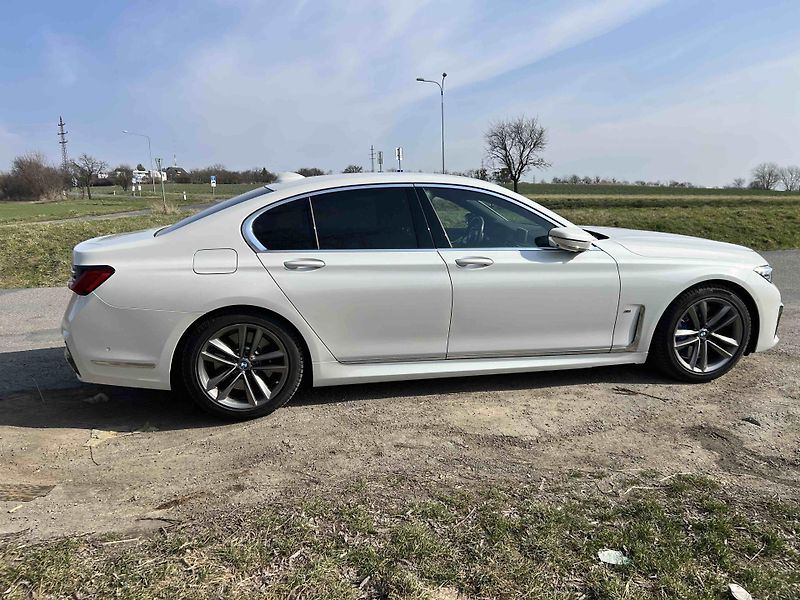 BMW Řada 7 750i 390kW xDrive Laser M pake - fotka 7 z 25