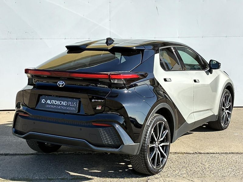 Toyota C-HR 2.0 PHEV e-CVT GR-Sport Dynami - fotka 2 z 24
