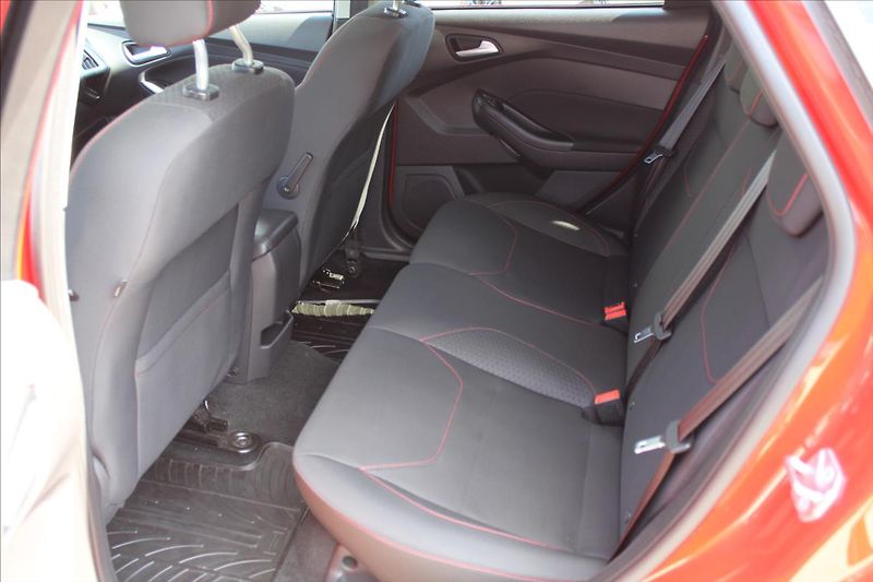 Ford Focus 1,5 EB  NOVÉ V ČR,RED EDITION - fotka 26 z 32