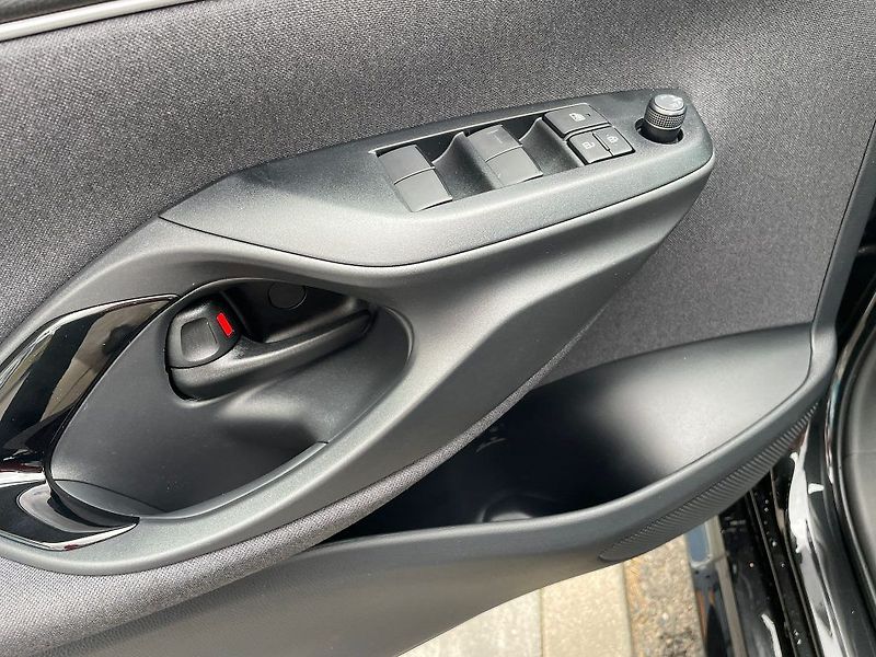 Toyota Yaris 1.5 HEV 116 Style - fotka 14 z 28