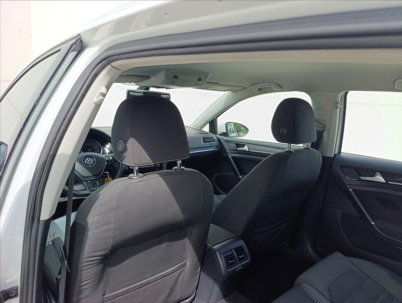 Volkswagen Golf 2,0 TDi DSG Aut.Klima Tempomat - fotka 24 z 41