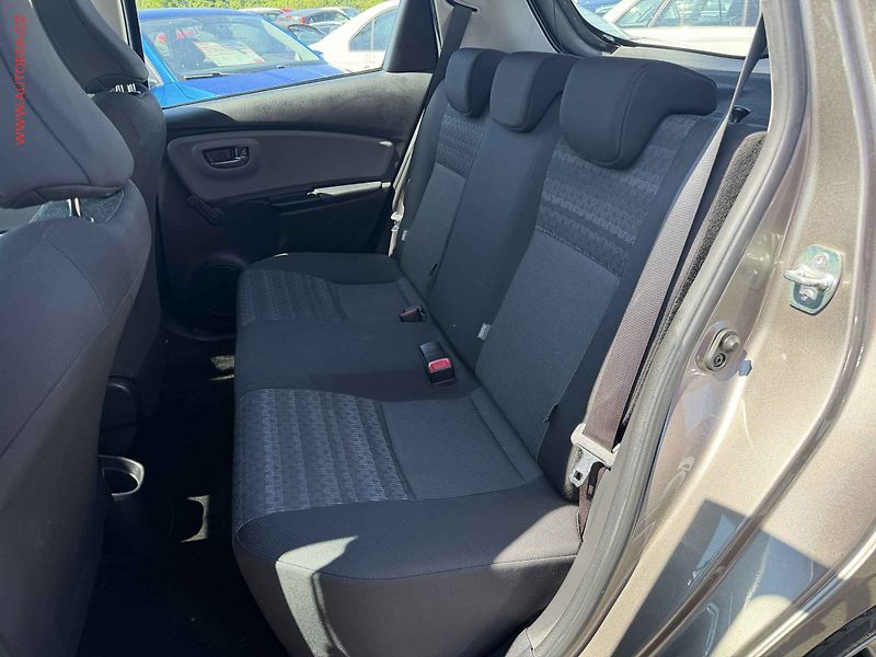 Toyota Yaris (2017) 1.3i, ČR, AC, TZ - fotka 10 z 17
