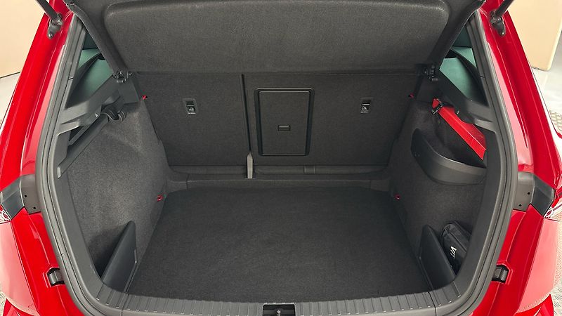 Škoda Karoq 1.5 TSI DSG Sportline - fotka 17 z 26