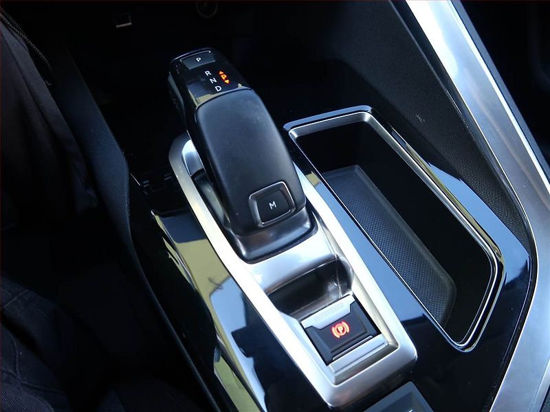 Peugeot 3008 (2018) 1.5 BlueHDi, Automat - fotka 13 z 19