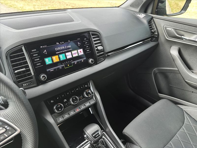 Škoda Karoq 2,0 TDI Sportline 4x4 DSG 1.ma - fotka 30 z 44