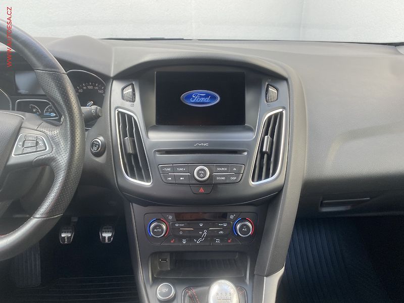 Ford Focus (2017) 1.5 EcoBoost, ČR, Sport, navi - fotka 12 z 19