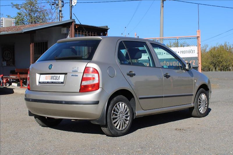 Škoda Fabia 1,4 i 16V  2.maj.,ČR,92.077km - fotka 5 z 19