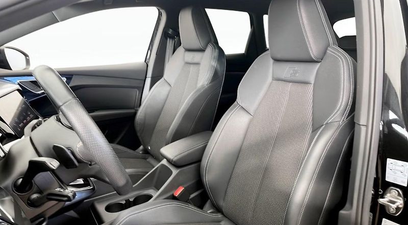 Audi Q4 40 e-tron Auto. Parkování BLIS - fotka 8 z 12