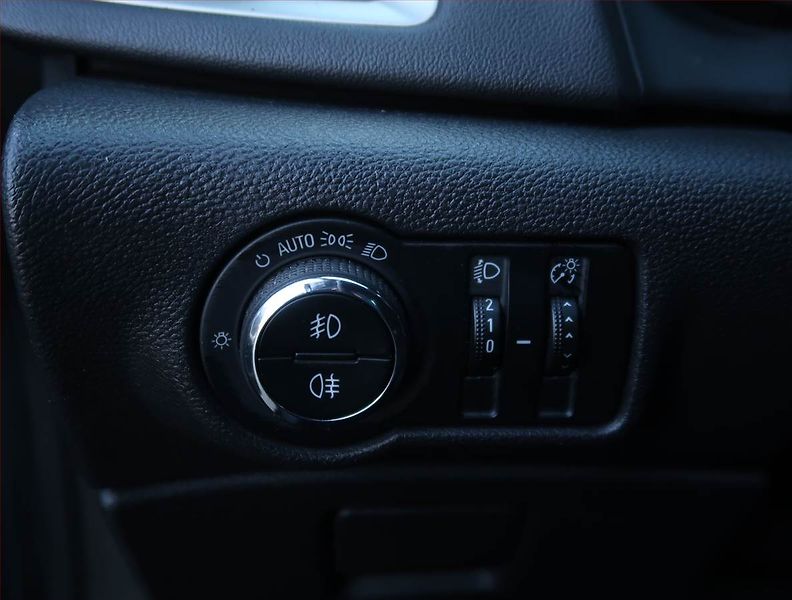Opel Astra (2011) 1.4 T, Tempomat, Park. senzory - fotka 15 z 18