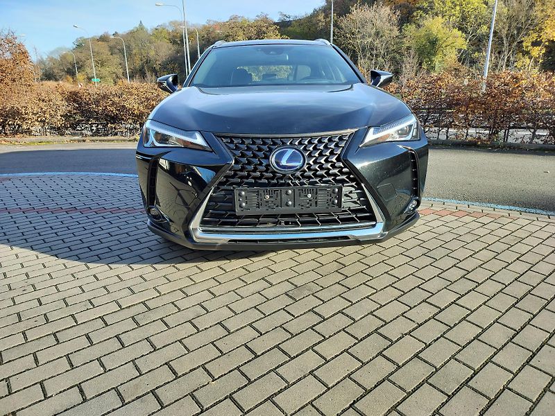 Lexus UX 250h kožené a vyhřívané sedačky - fotka 2 z 21