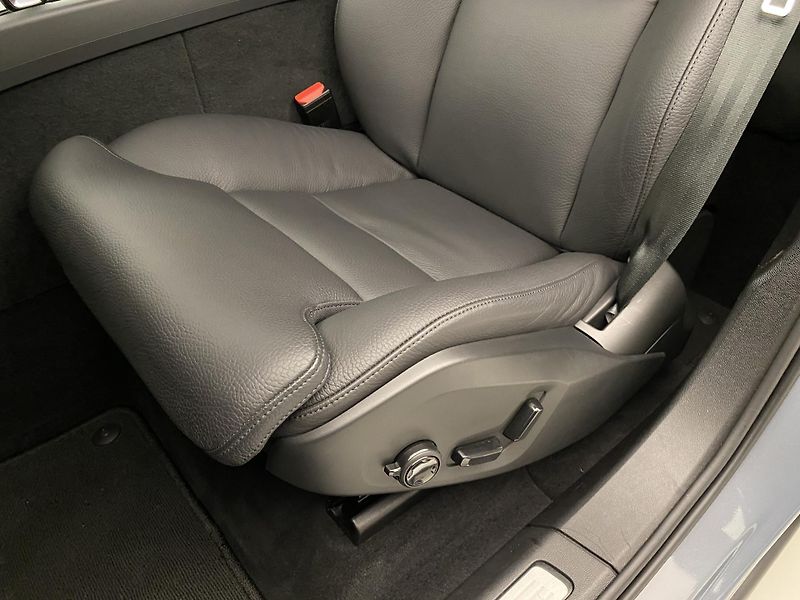 Volvo XC60 B4 AWD DARK PLUS REZERVACE - fotka 25 z 53
