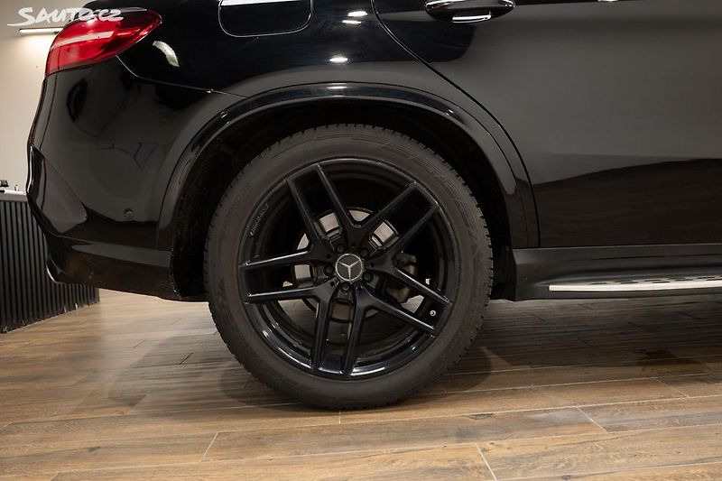 Mercedes-Benz GLE 350d Coupe 190 kW AMG paket - fotka 23 z 24