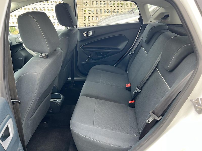Ford Fiesta 1.25i  ZÁMEK Ř.P. PŮVOD ČR - fotka 20 z 37