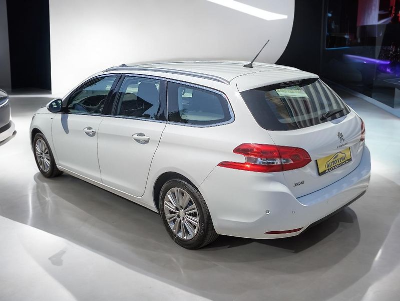 Peugeot 308 1,5 BlueHDi 96kw Allure,S&S,ČR - fotka 3 z 39