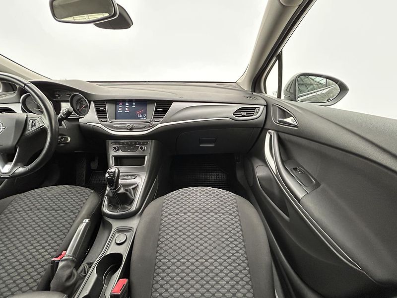 Opel Astra 1.6 CDTi Enjoy - fotka 16 z 24