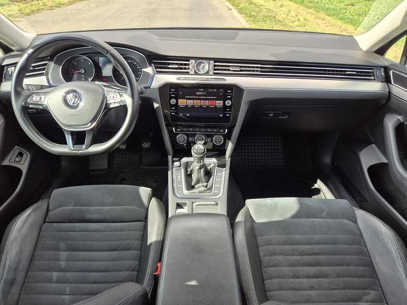 Volkswagen Passat (2018) VW Passat 2.0 TDi R-line 110kw - fotka 22 z 22