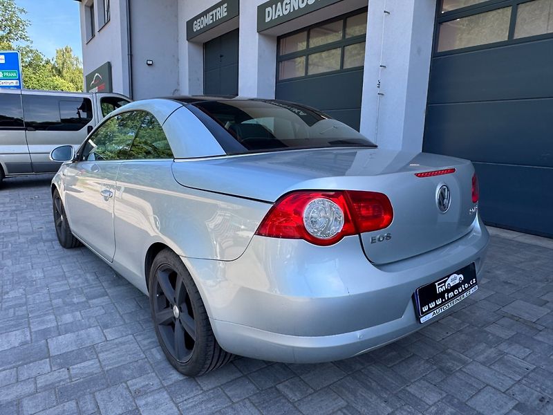 Volkswagen EOS (2006) 2.0 FSi - fotka 11 z 35