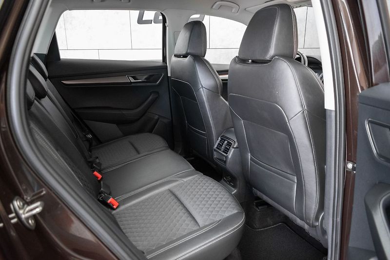 Škoda Karoq 1.6 TDI 85kW KAMERA*KESSY*ACC* - fotka 13 z 42