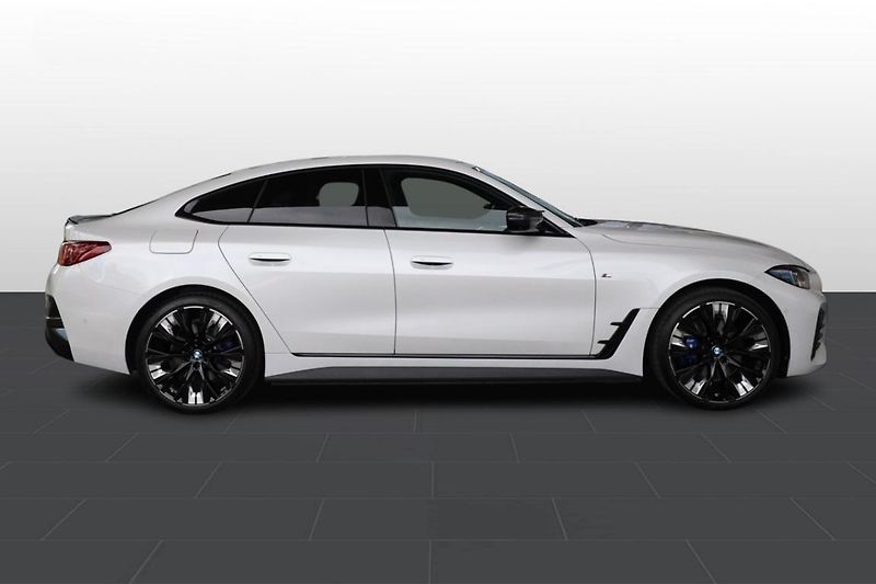 BMW i4 M60 xDrive - fotka 7 z 30